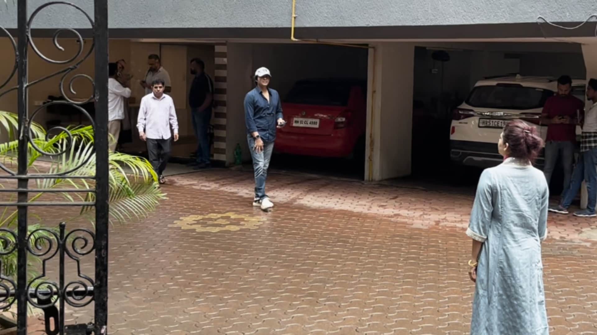 farah Khan Mother Death sweta bachchan and others at sajid khan house for condolence