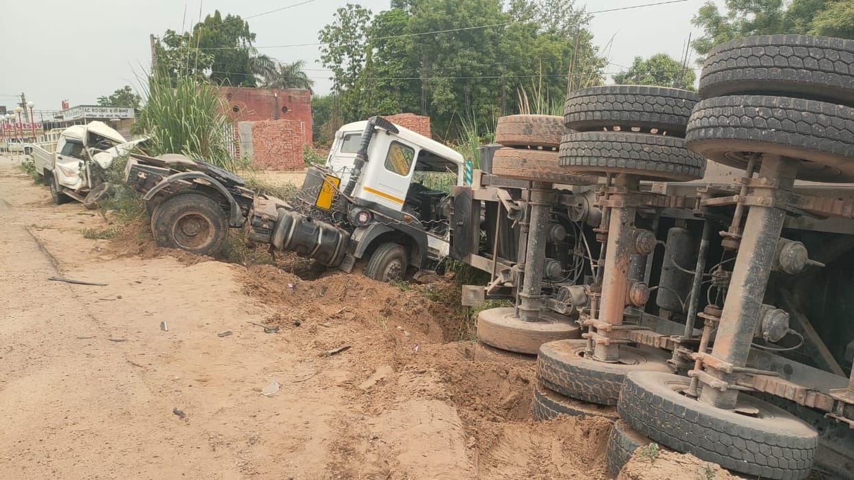 Major accident in Dadri, Head on collision between pickup and trolley, cousin brothers die