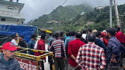 Heavy landslide occurred from the hill on Kedarnath Yatra route Uttarakhand Weather News