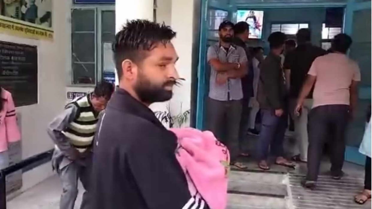 Uttarakhand Heavy rain landslide vehicle stuck for two hours newborn dies father pain Sahiya Dehradun