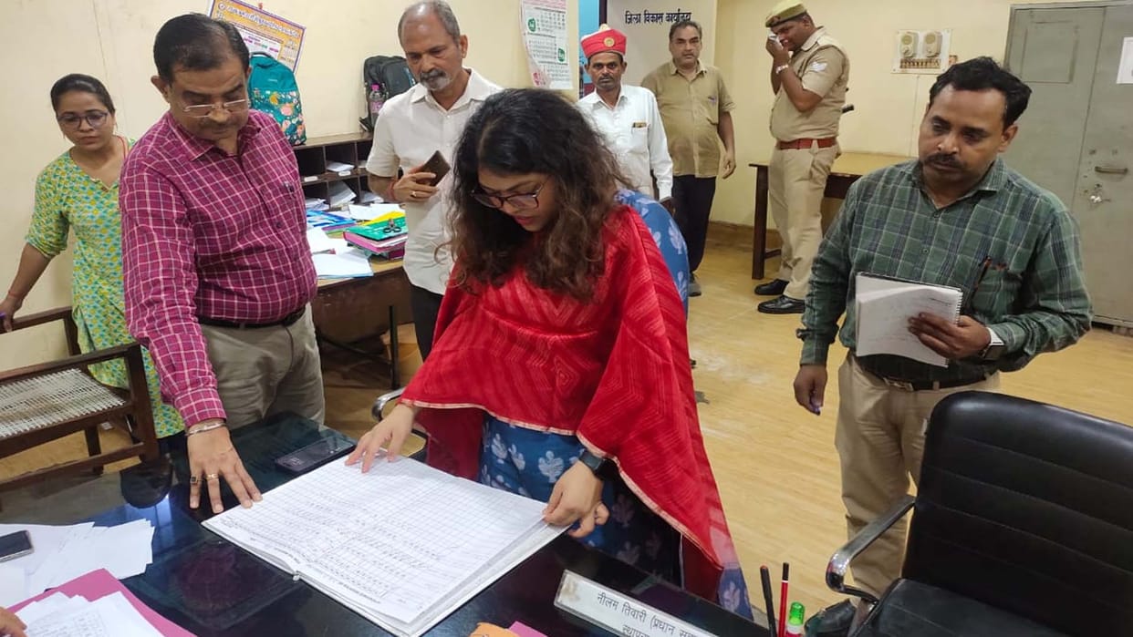 Kanpur: CDO got angry after seeing paan masala spit and dirt in offices