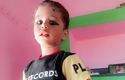 Bihar News: तेज रफ्तार ट्रक ने मासूम को रौंदा, मां के साथ पैदल ही घर लौट रहा था; विरोध में हाईवे पर बवाल Bihar News: Three-year-old child killed by speeding truck in Saran; Uproar on the highway in protest