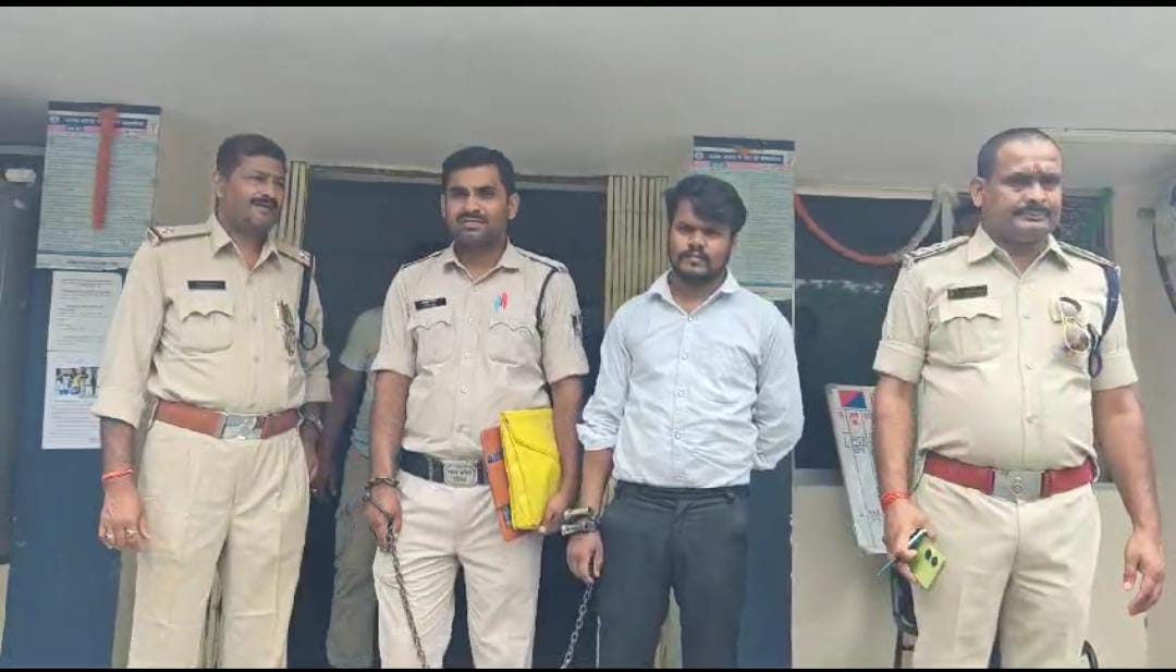Bank employee who made consumer's FD missing along with jewelery from bank locker arrested