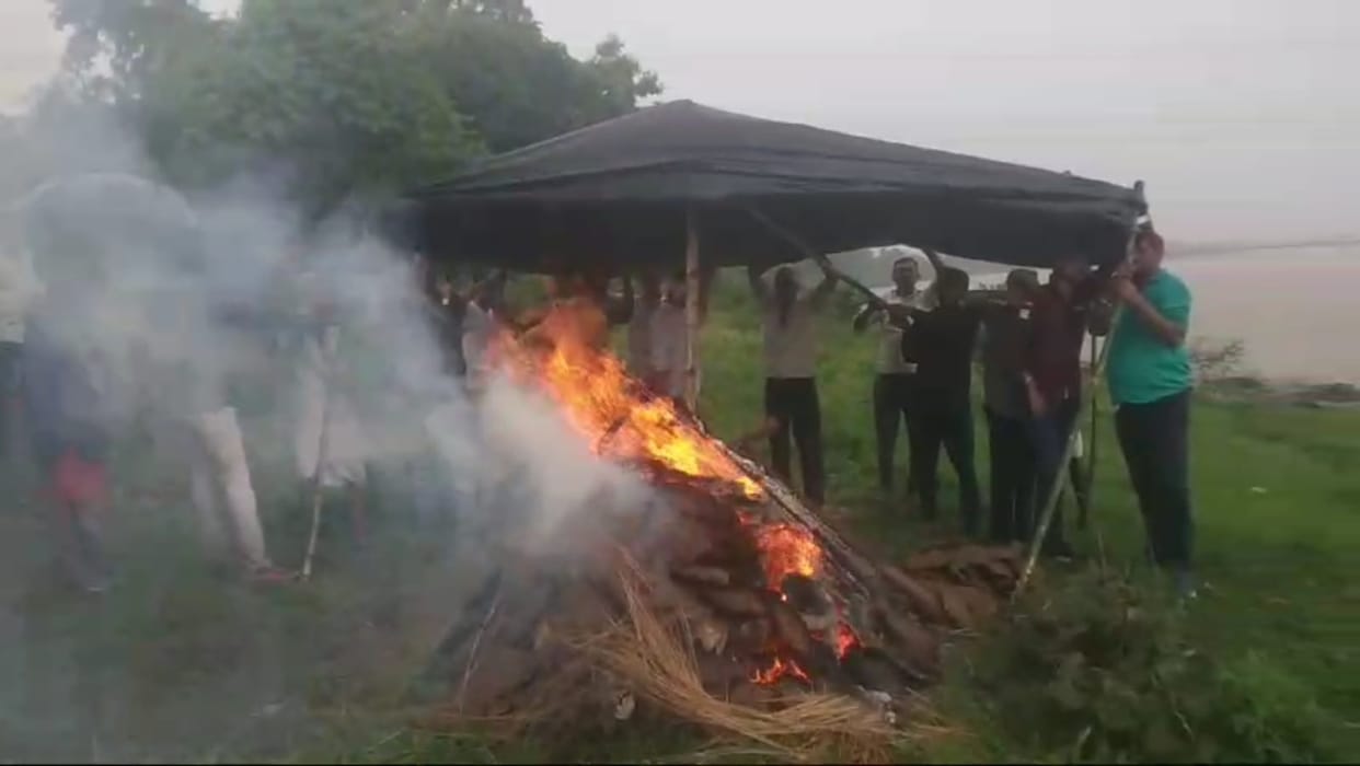 Sagar: The last rites have to be performed in the open in village Kanjiya of Sagar district