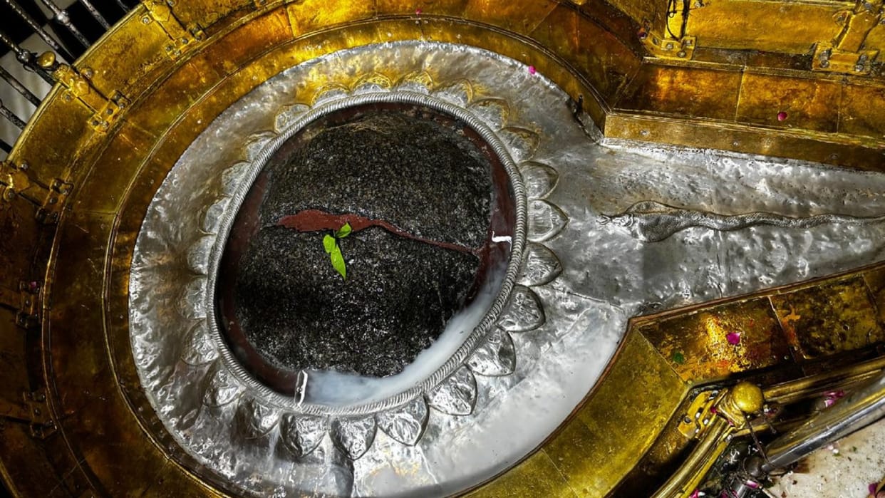 Special temples of Kashi Shiva Parvati Vishnu Lakshmi worshipped together on Gauri Kedareshwar