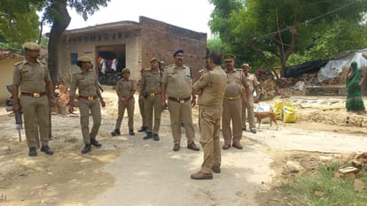 Panchayat order in Pratapgarh: The granddaughter blackened the face of the married woman by tying her to a t