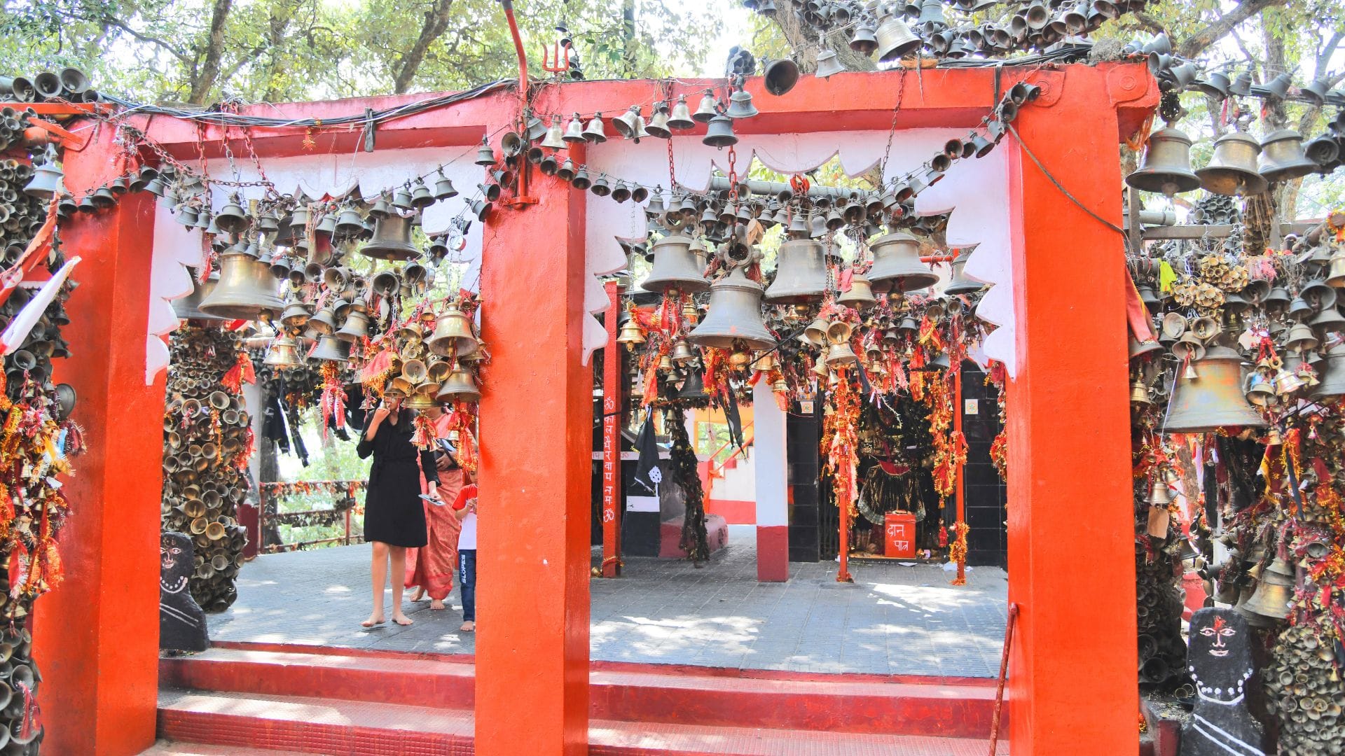 golu devta mandir almora uttarakhand chithhi likhkar mangi jati hai mannat in hindi