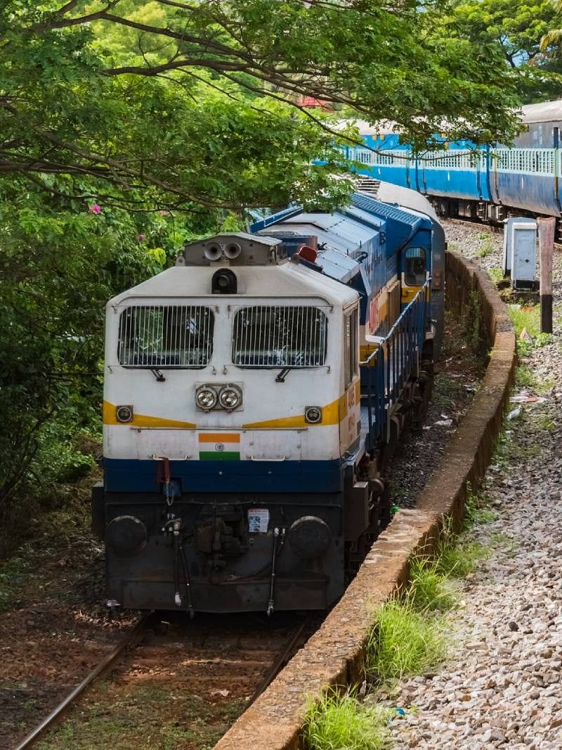 Not Rohtak-Muzaffarpur.. Jharkhand's gang is looting trains.