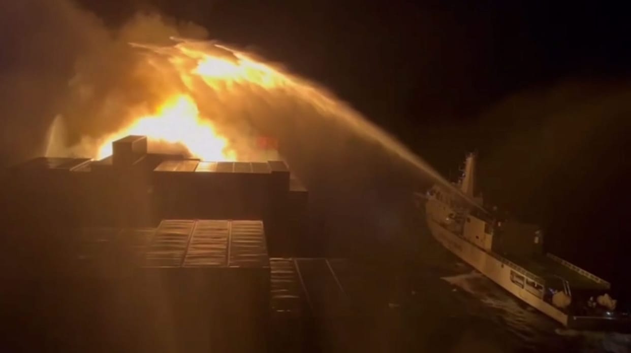 Coast Guard operation to stop pollution continues after fire in merchant navy ship off Karawat Goa