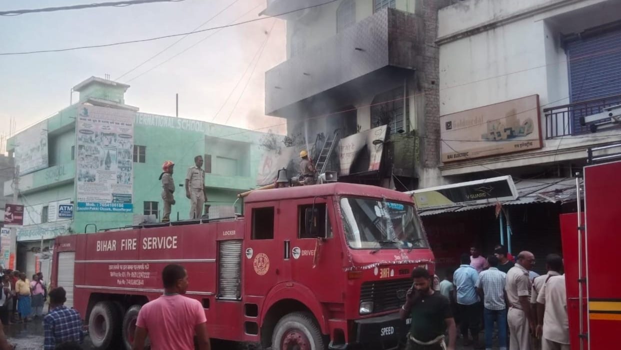 Fire News: A huge fire broke out in a grocery shop in Muzaffarpur