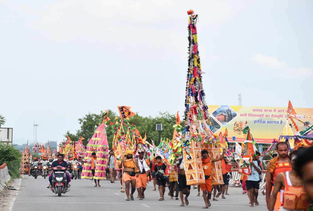 Kanwar Yatra 2024 Huge crowd in Haridwar after daak kanwar Devotees Take gangajal Photos