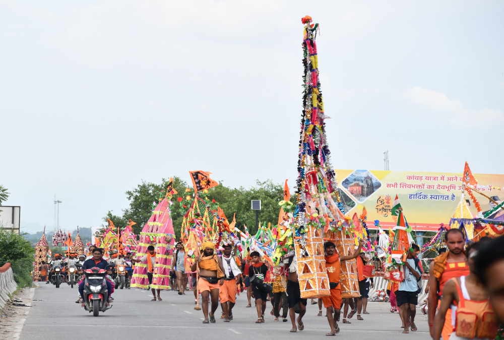 Kanwar Yatra 2024 Huge crowd in Haridwar after daak kanwar Devotees Take gangajal Photos