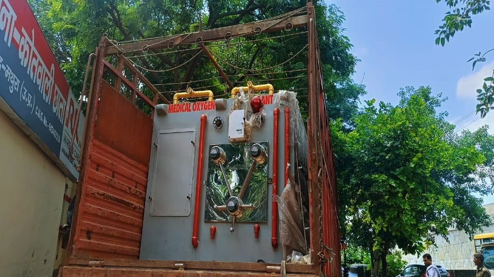 Such a thing was being carried hidden in an oxygen box caught during checking police were stunned