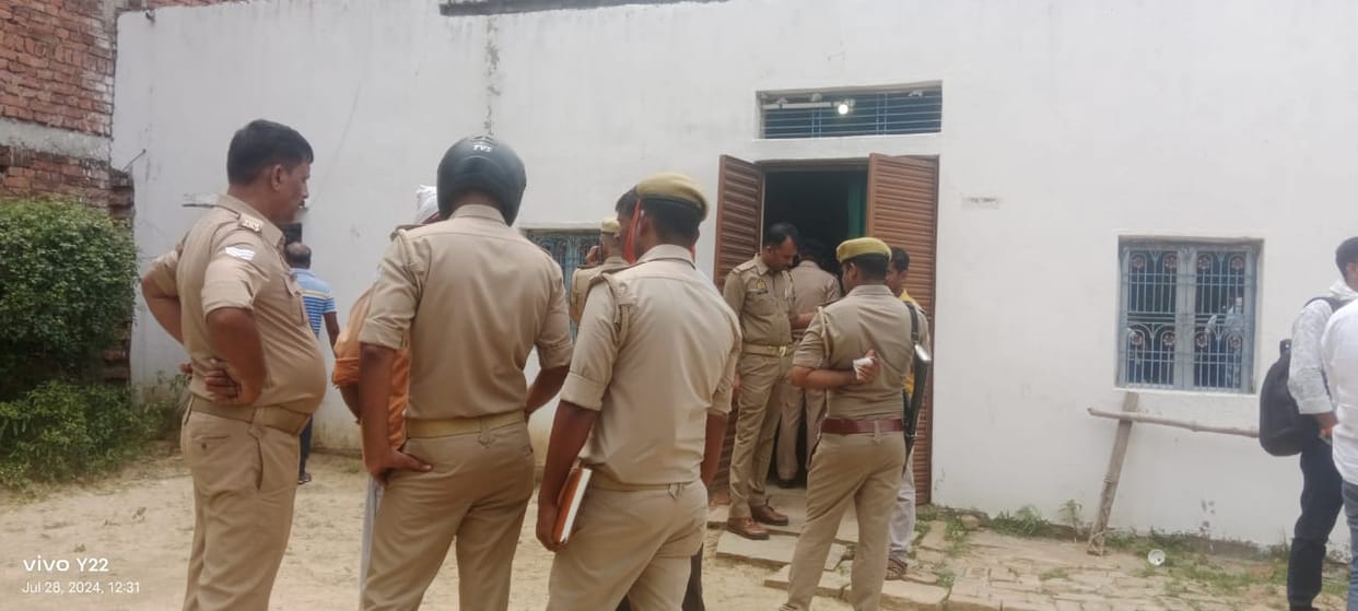 Woman dead body found room in mirzapur murder suspected everyone was shocked
