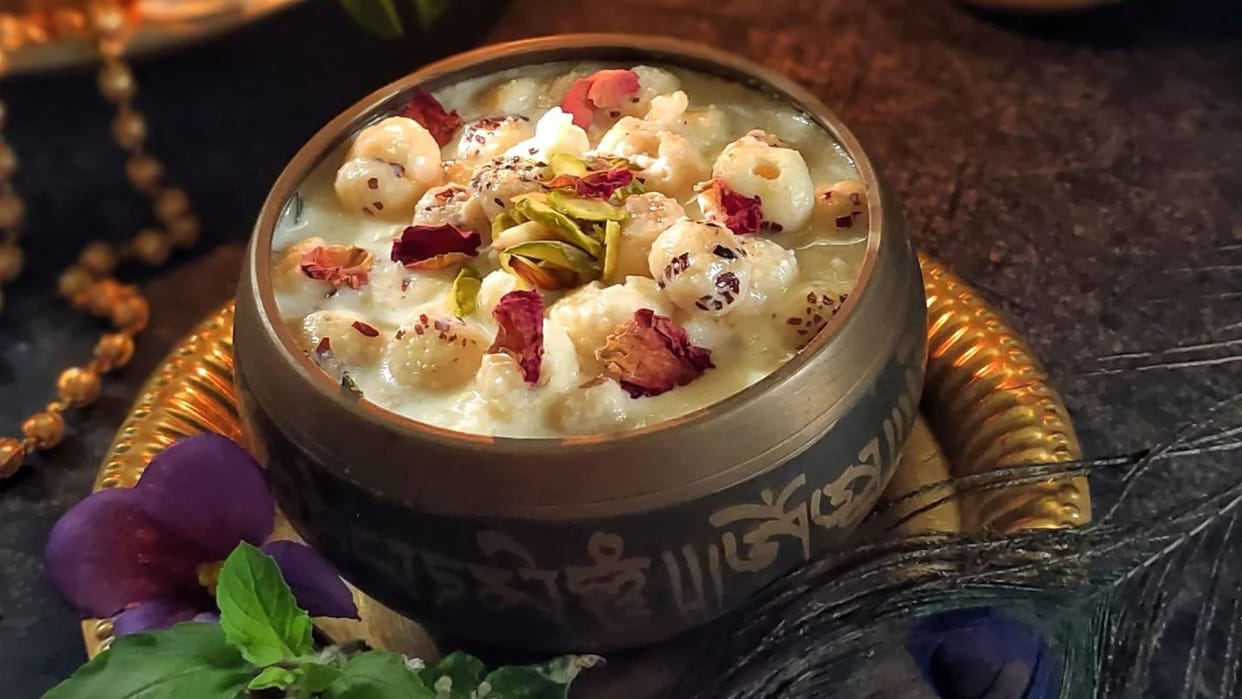 Sawan Somwar Vrat Recipe 2024 lord shiv bhog recipe makhane ki kheer kaise banayein