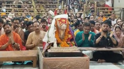 Baba Mahakal PM Modi brother Pankaj reached court of Mahakal participated in Bhasma Aarti