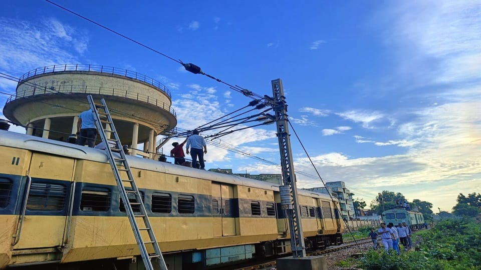 HAD passenger panto entangled in OHE