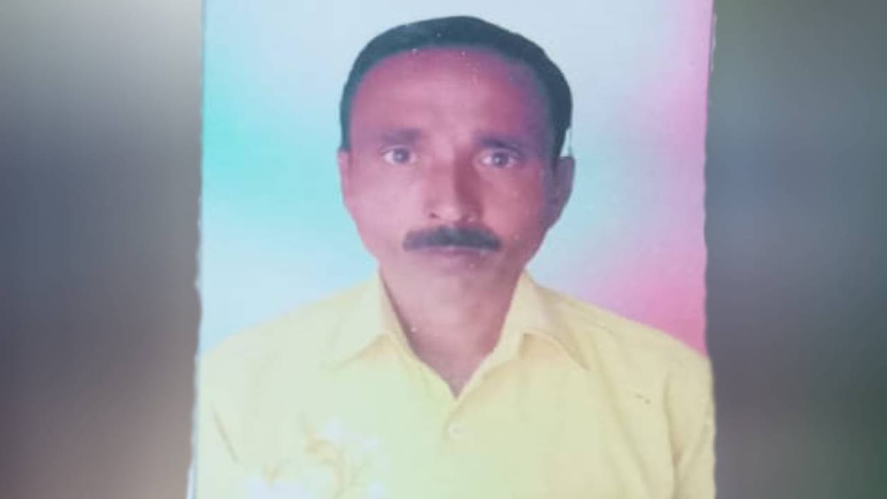 young man died after falling from roof in Firozabad