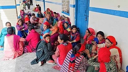 Tehri Disaster: Homes destroyed after landslide People cried in relief centres Painful Photos