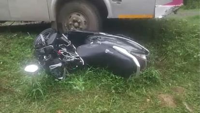 Accident in Kangra Bus and scooty collide in Harnota female teacher dies