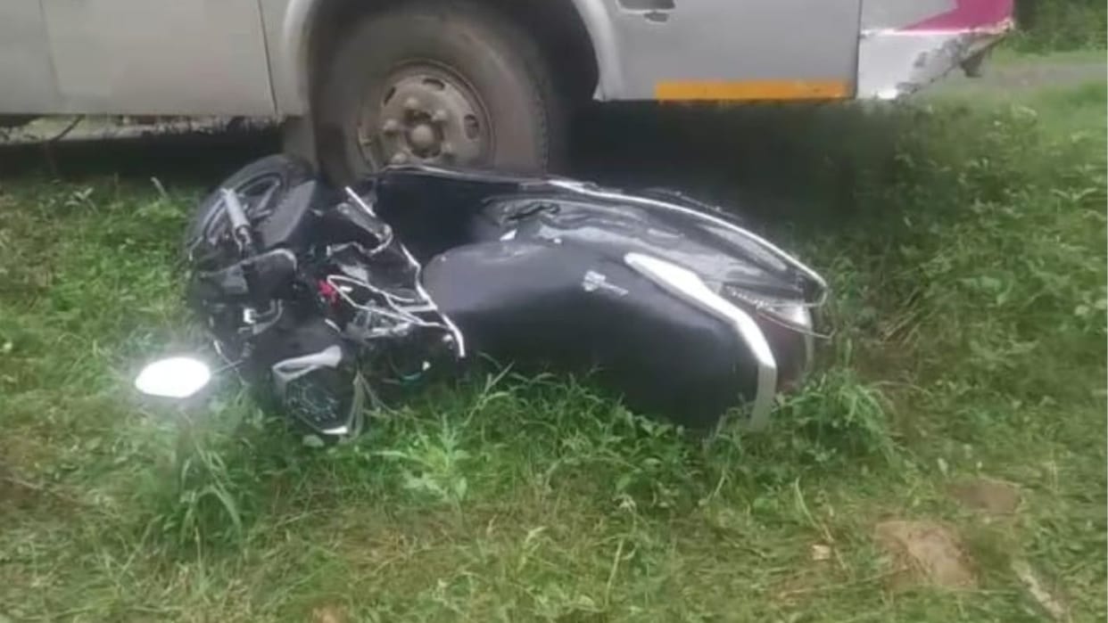 Accident in Kangra Bus and scooty collide in Harnota female teacher dies