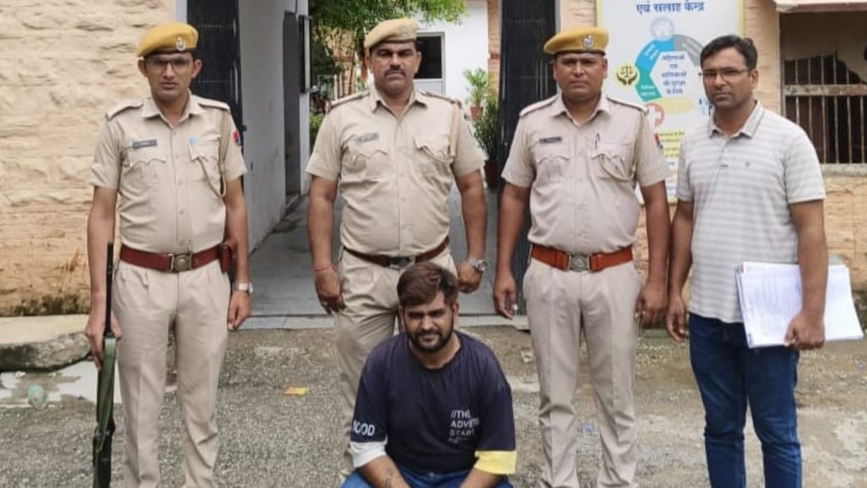 Lakhs of rupees were stolen from brother house in Chittorgarh