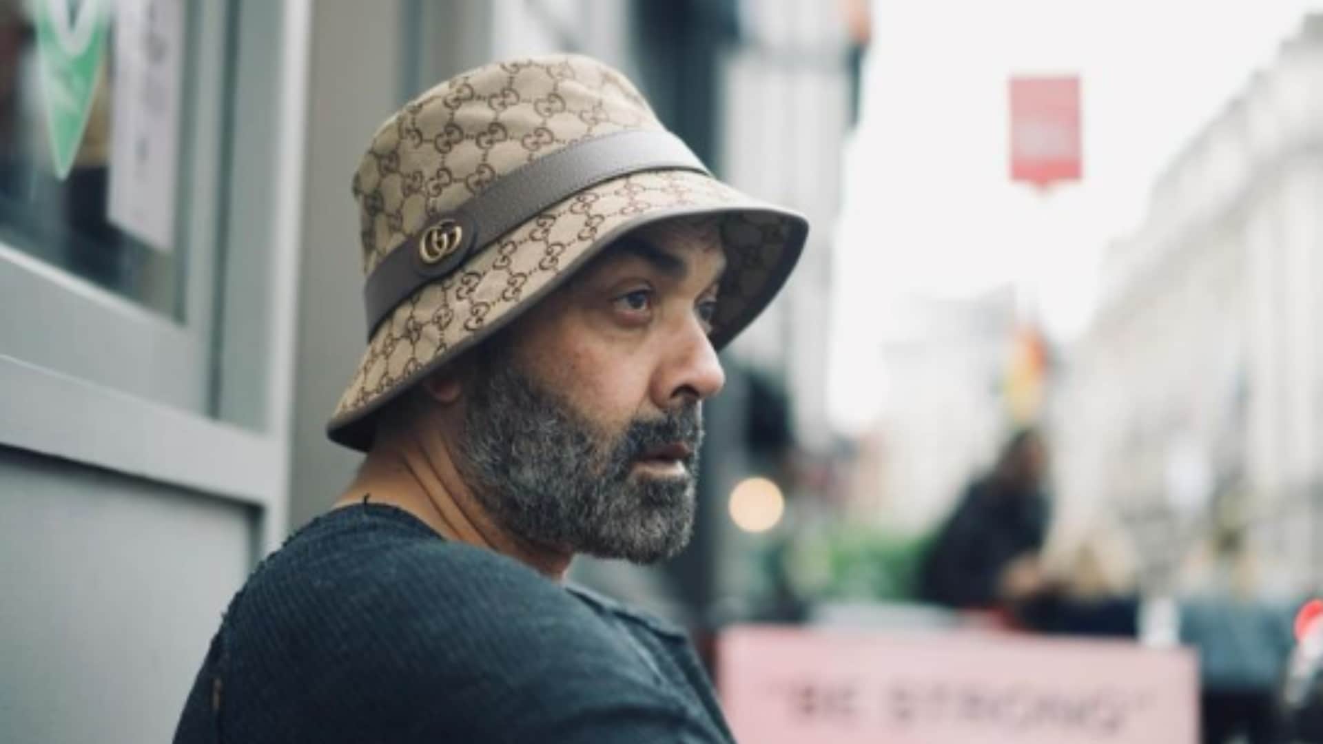 Sanjay Dutt Aamir Khan Bobby Deol Alia Bhatt Hrithik Roshan have worked as child artists in family films