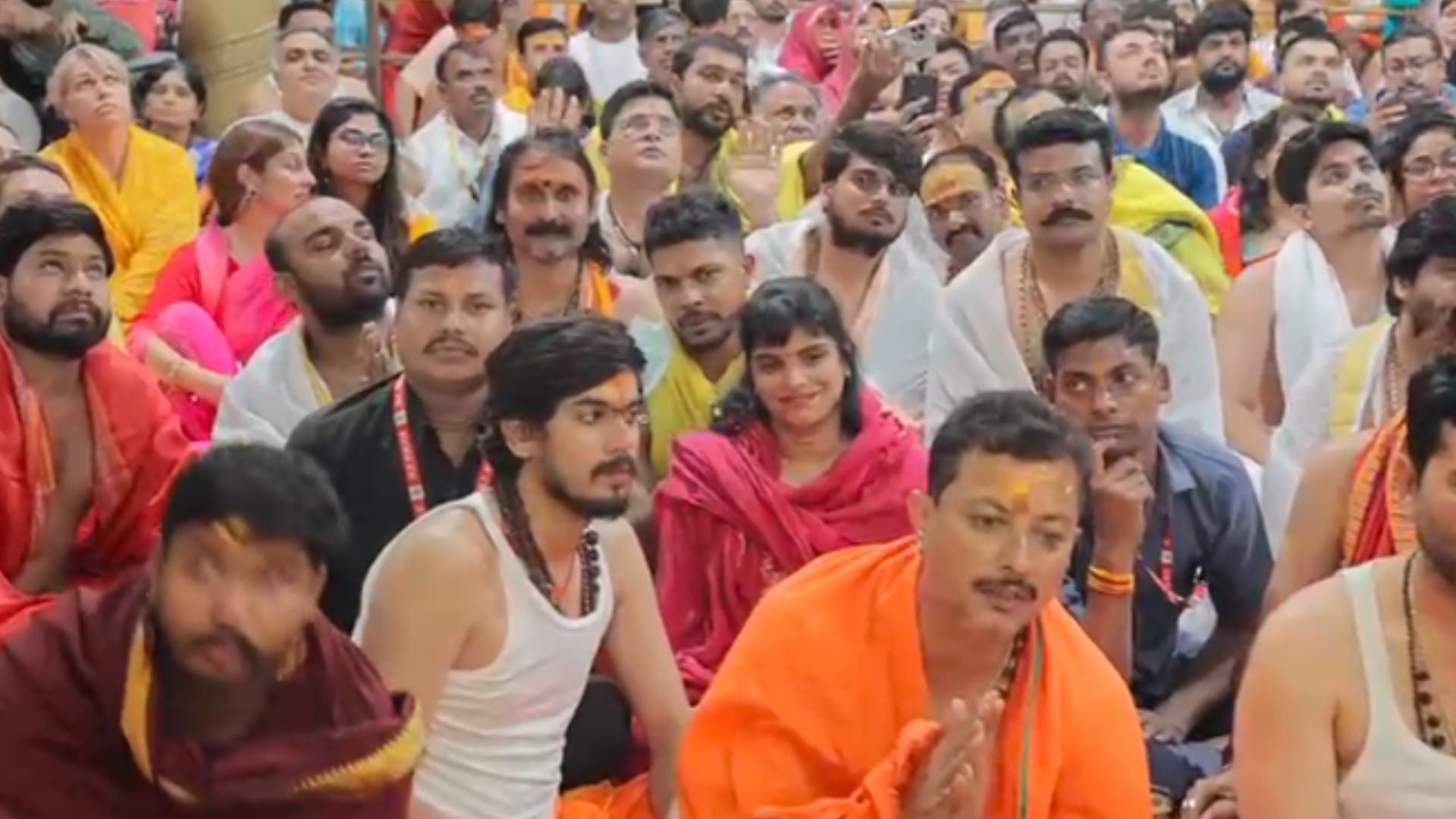 Umesh Yadav: Cricketer Umesh Yadav came to see Mahakal with his wife, said - it brings positive energy.