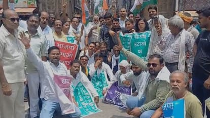 बढ़ती महंगाई के विरोध में सड़कों पर उतरी कांग्रेस