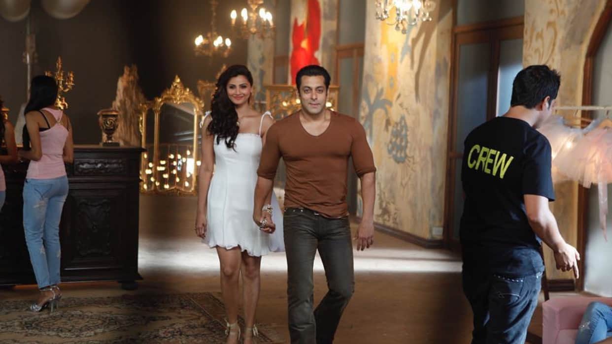 Salman Khan film sets are like resort Jai Ho co star Daisy Shah praises actor helping nature tells tents food