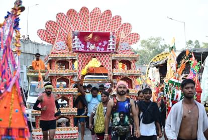 हरिद्वार में शिवभक्तों का सैलाब: पैर में घुंघरू, जुबां पर हर-हर महादेव...एक करोड़ 83 लाख से ज्यादा ने भरा जल Kanwar Yatra 2024 Huge Crowd in haridwar More than one crore 83 lakh Devotees Take Gangajal So Far