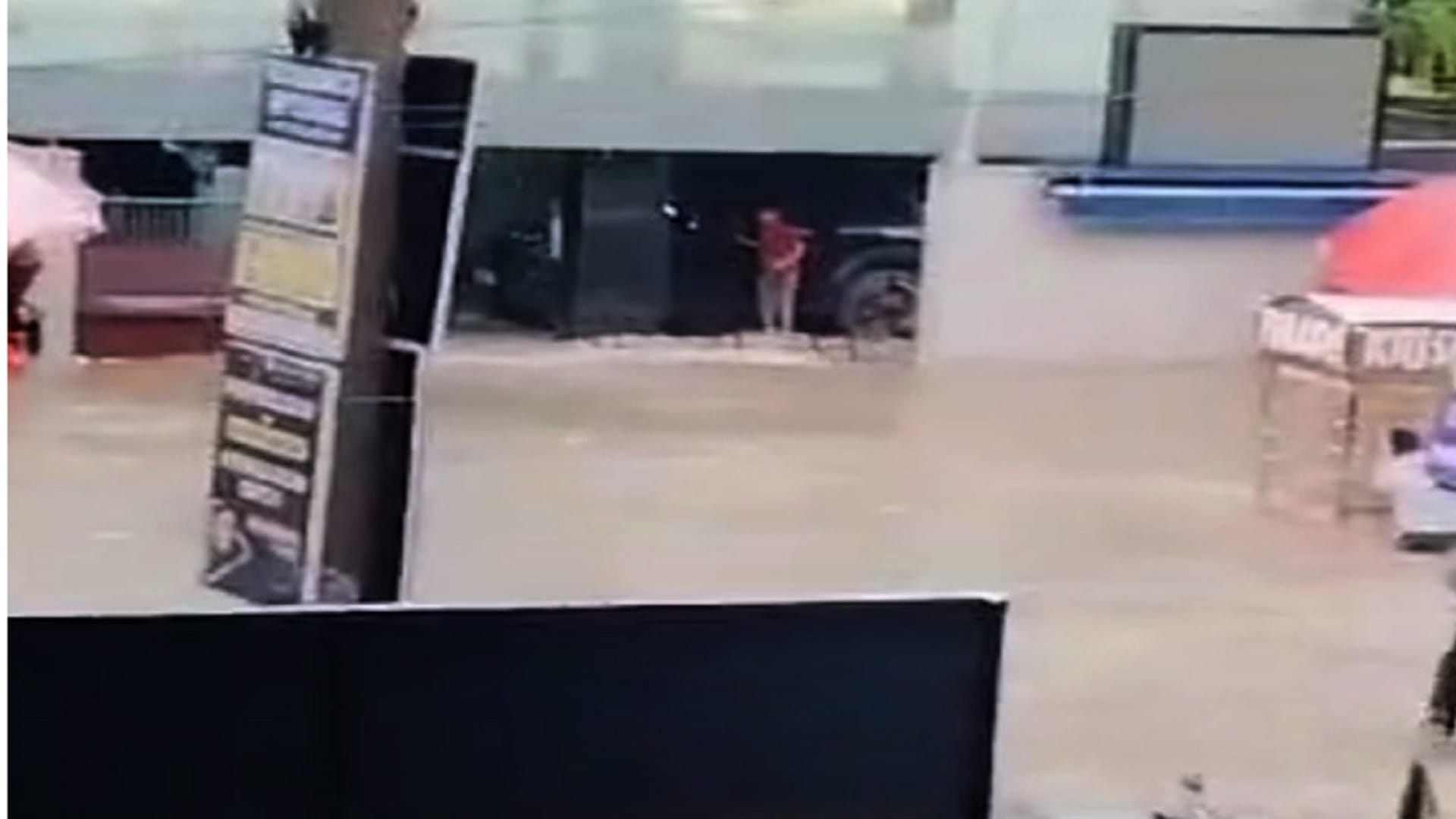 Delhi Coaching Centre Flooded new video of Rajendra Nagar accident surfaced SUV passed by and gate fell down