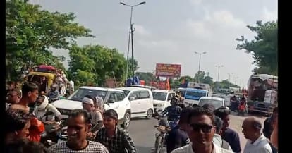 Kanwar Yatra 2024: Creta car hit a Kanwaria on the highway, vandalized it fiercely