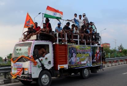 हरिद्वार में शिवभक्तों का सैलाब: पैर में घुंघरू, जुबां पर हर-हर महादेव...एक करोड़ 83 लाख से ज्यादा ने भरा जल Kanwar Yatra 2024 Huge Crowd in haridwar More than one crore 83 lakh Devotees Take Gangajal So Far