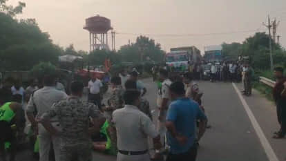 Morena: Kanwadis going to fill Ganga water were hit by a truck, maternal uncle and nephew died on the spot