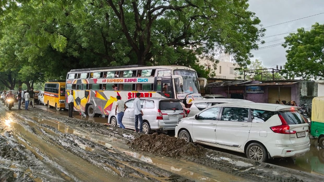 Due to road construction work, there was a jam for one and a half hours