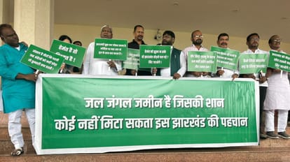 झारखंड में निशिकांत दुबे के बयान पर हंगामा