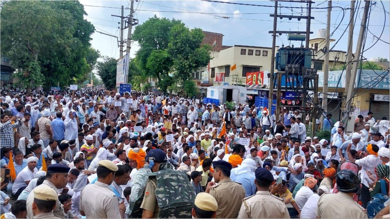 Haryana: Contracted Electrical Employees Union staged a protest in front of CM residence