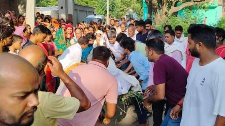 Rajendra Nagar accident Shreya last rites took place amid tears in Ambedkar Nagar