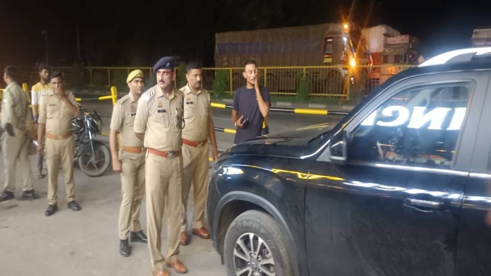 attackers shot young man riding Scorpio In Agra fled waving their weapons