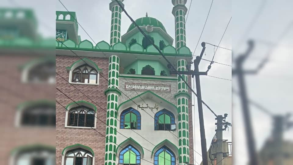 Dehradun News 250 children found in a 400-yard madrasa sick students see lying on land