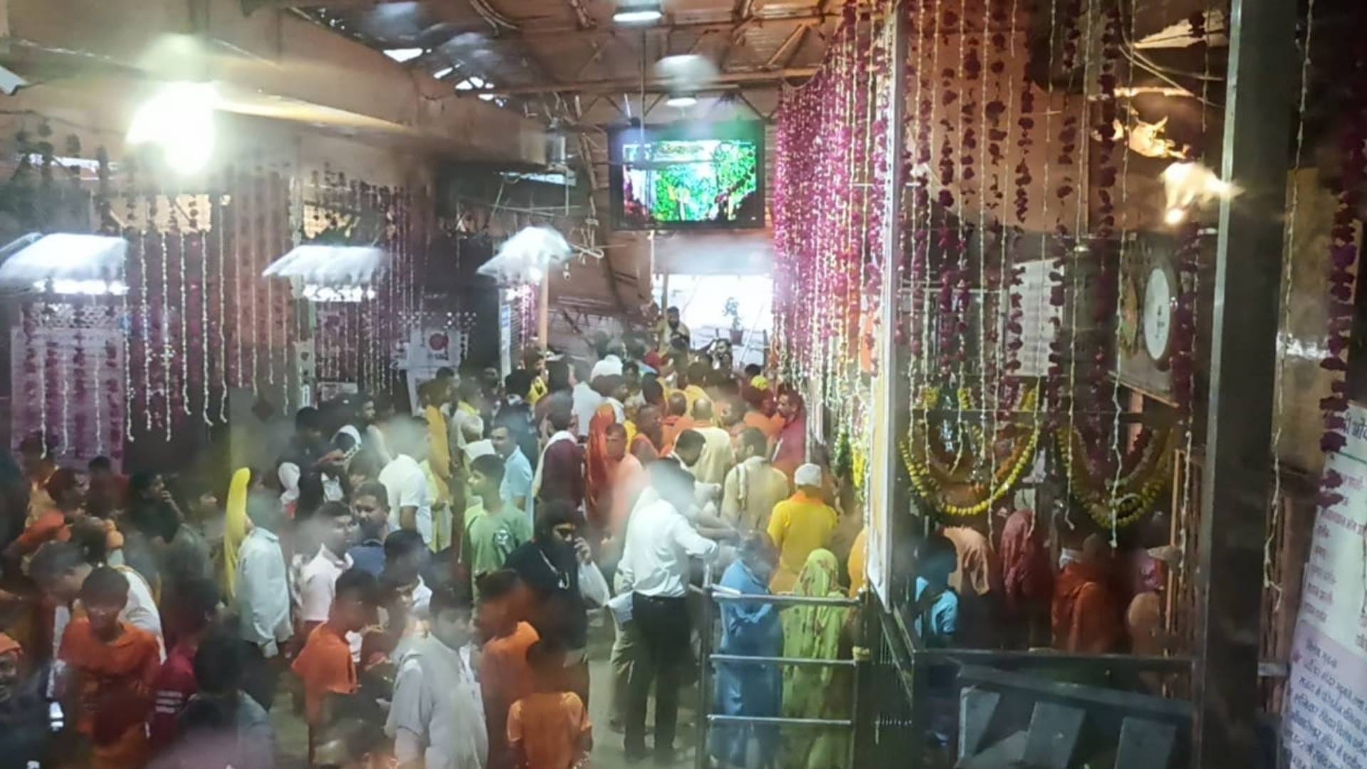 Khandwa Omkareshwara Temple Around one lakh devotees visited Baba Omkar amidst rain see photos