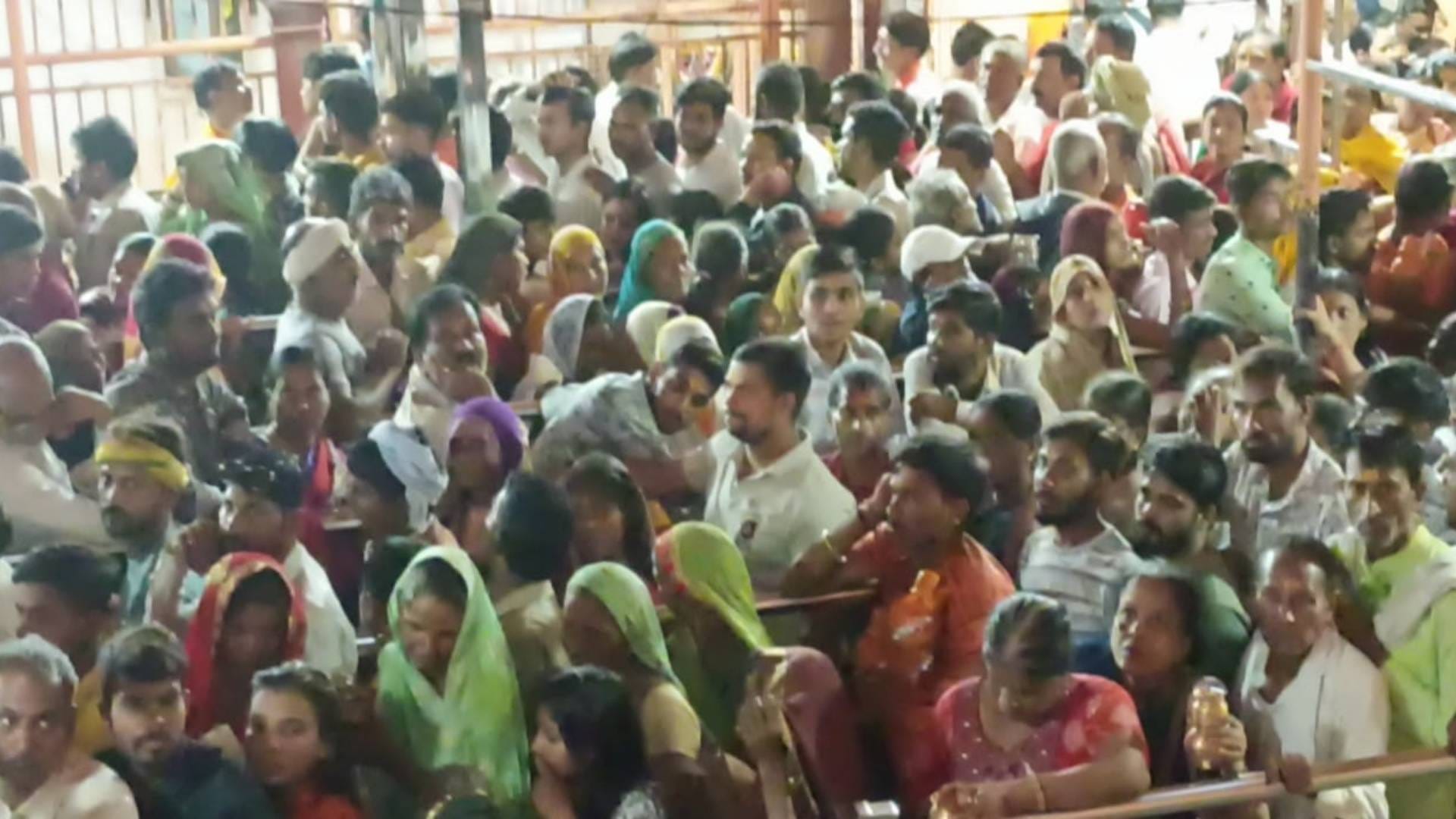 Khandwa Omkareshwara Temple Around one lakh devotees visited Baba Omkar amidst rain see photos