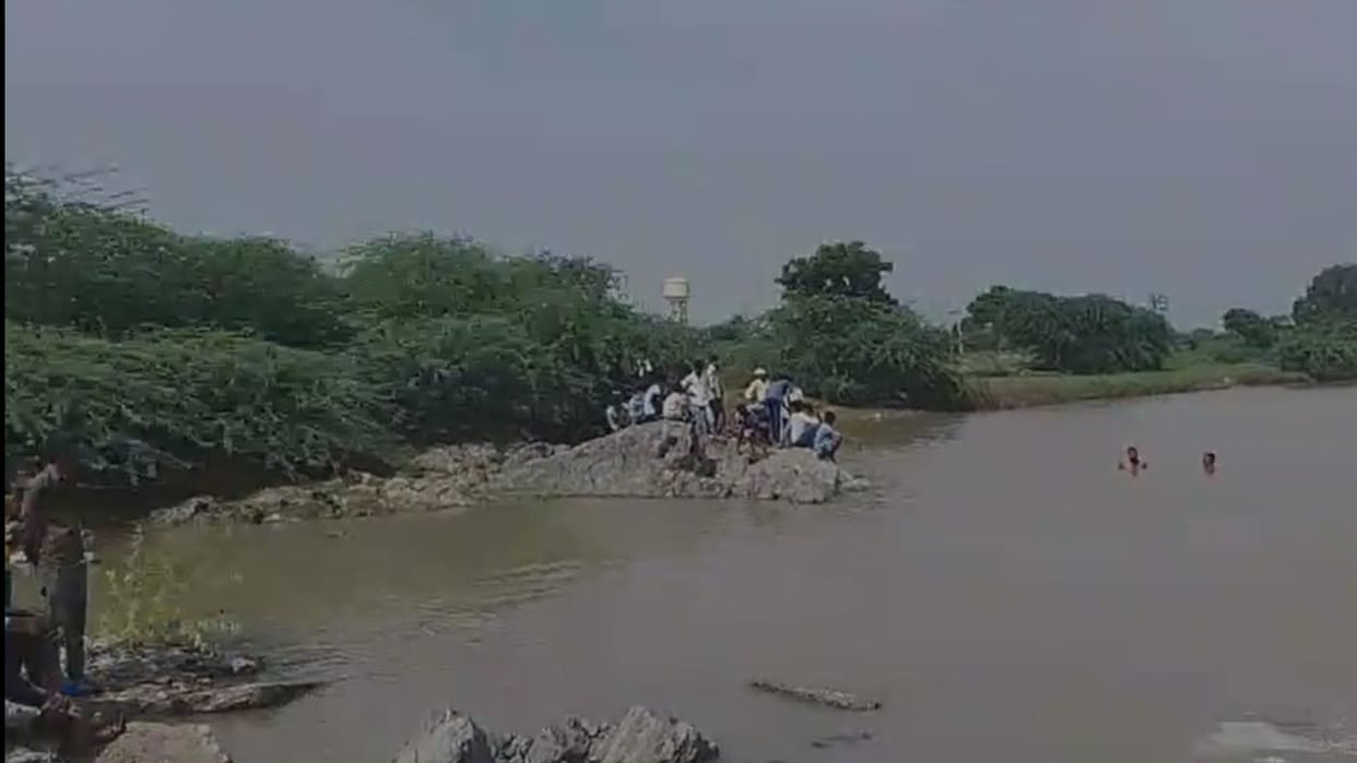 Three youths were swept away by the strong current in the Galwa river