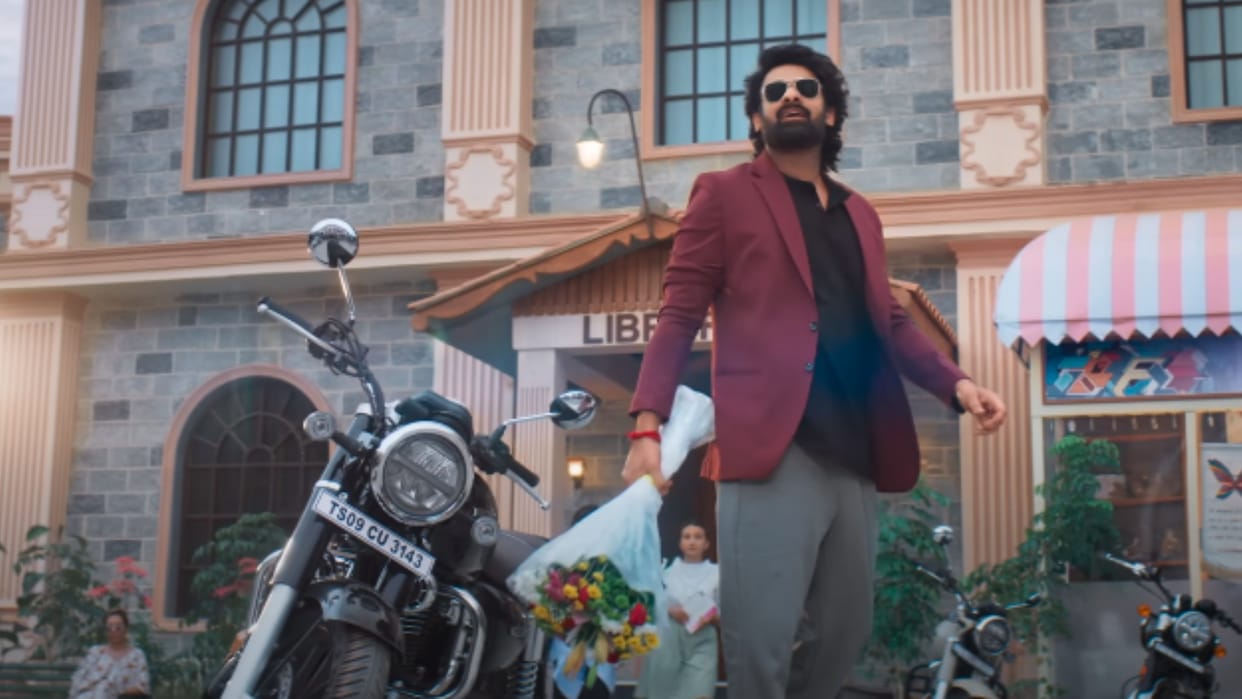 Prabhas upcoming movie raja saab first glimpse released actor look is romantic release date revealed