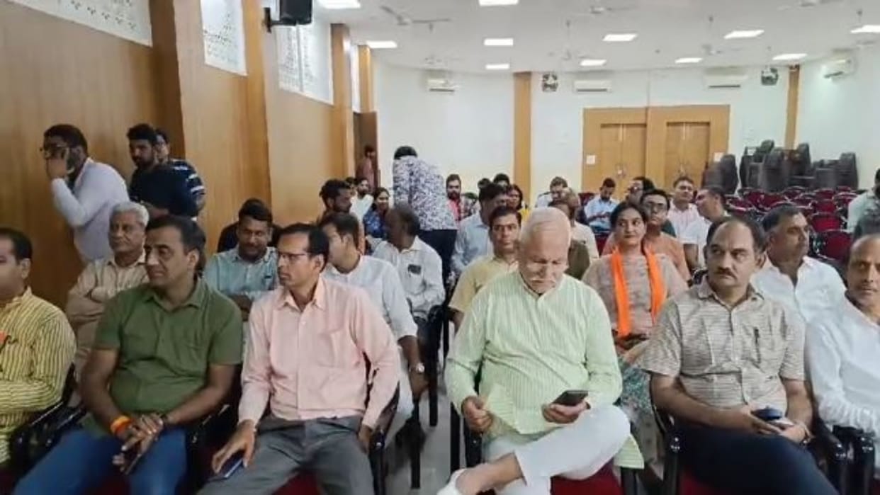 Jaipur: State BJP's deception, office employees posing as enlightened people in discussion with Union Minister