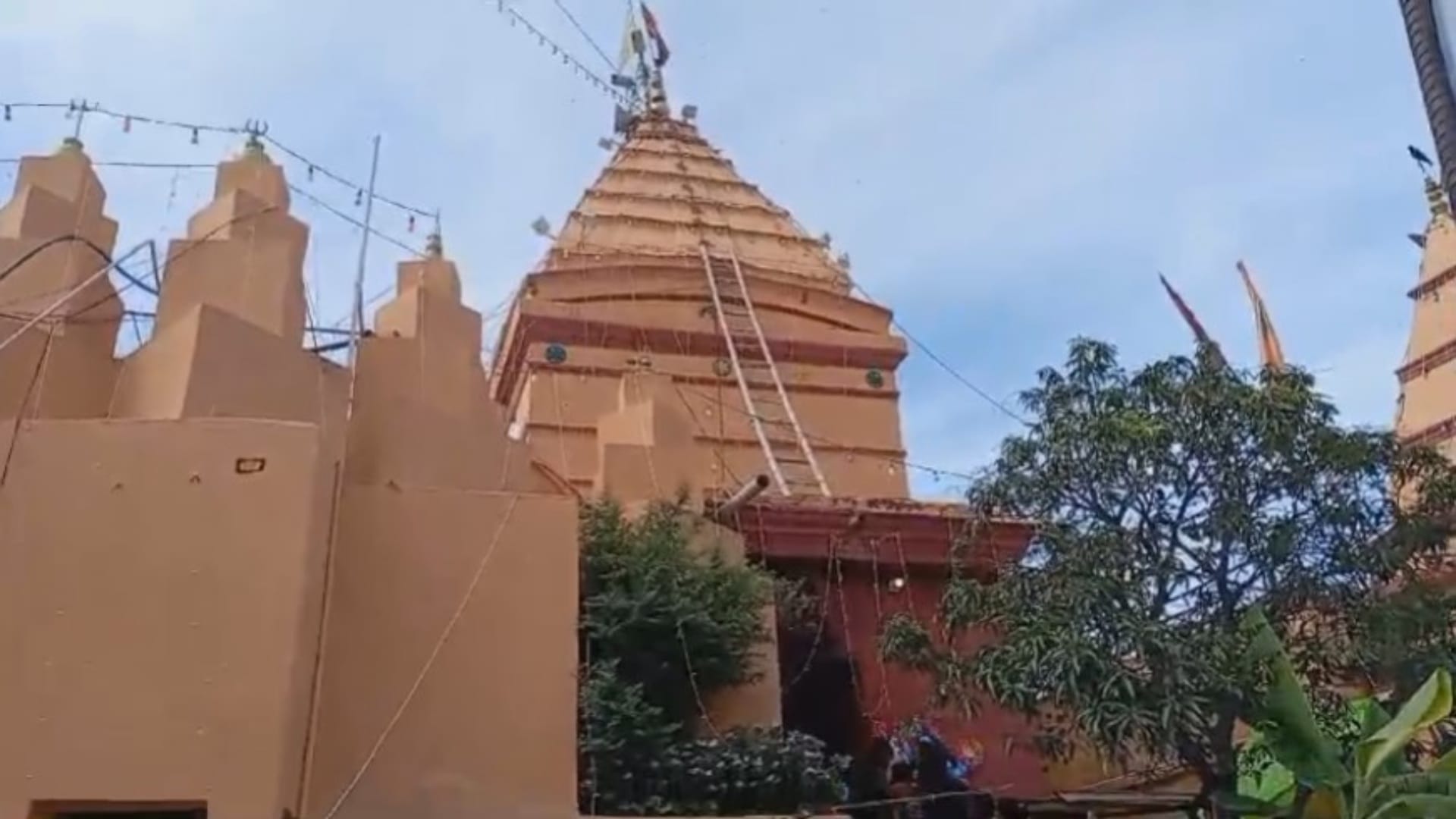 Sawan: On second Monday a huge crowd of devotees gathered in Ajgaivinath temple since morning, see pictures