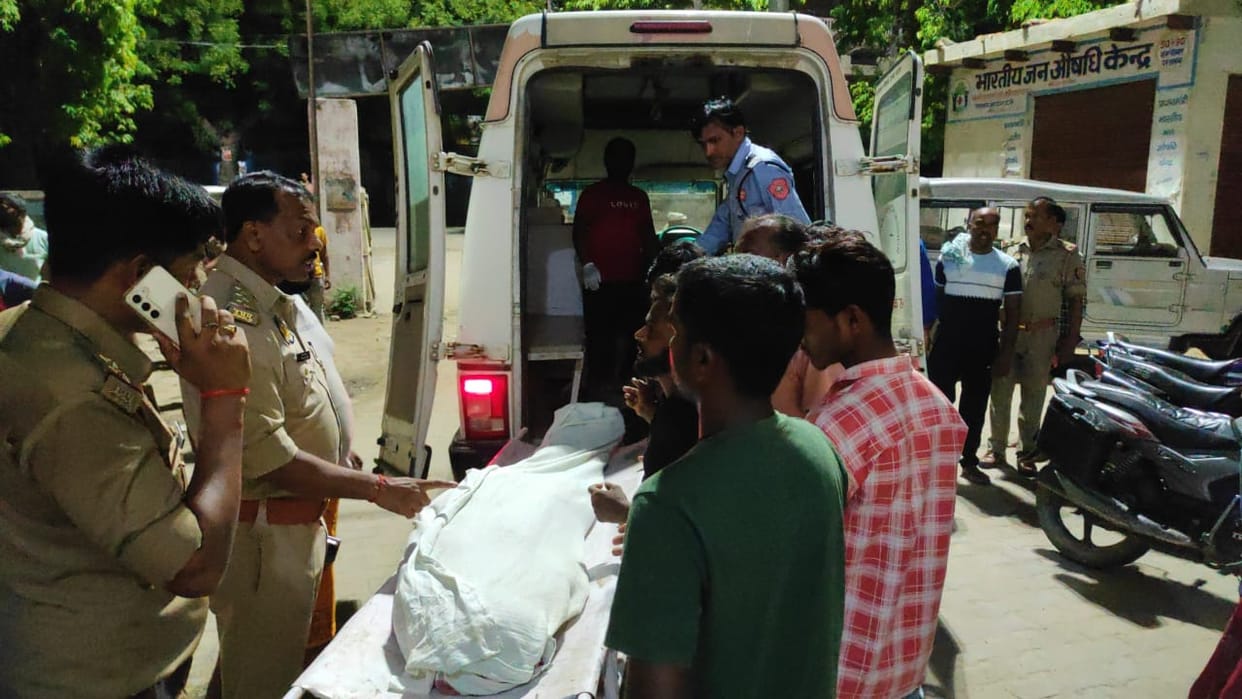 Two Kanwadis died in ghazipur Uncontrolled Bolero ran over four two critical condition