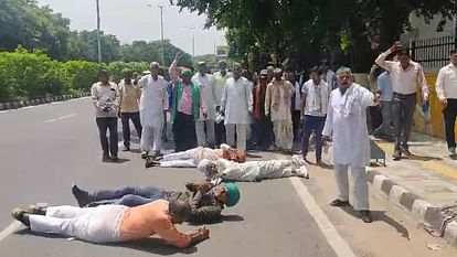 Farmers reached Commissioner office doing Dandavat Parikrama demanding CBI inquiry to land acquisition