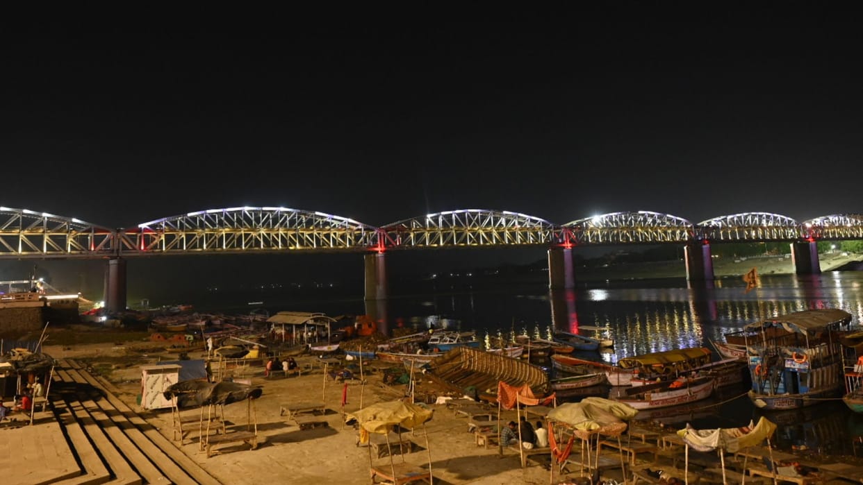 Malviya Bridge new suicide point Last week two women jumped this year 19 people attempted suicide